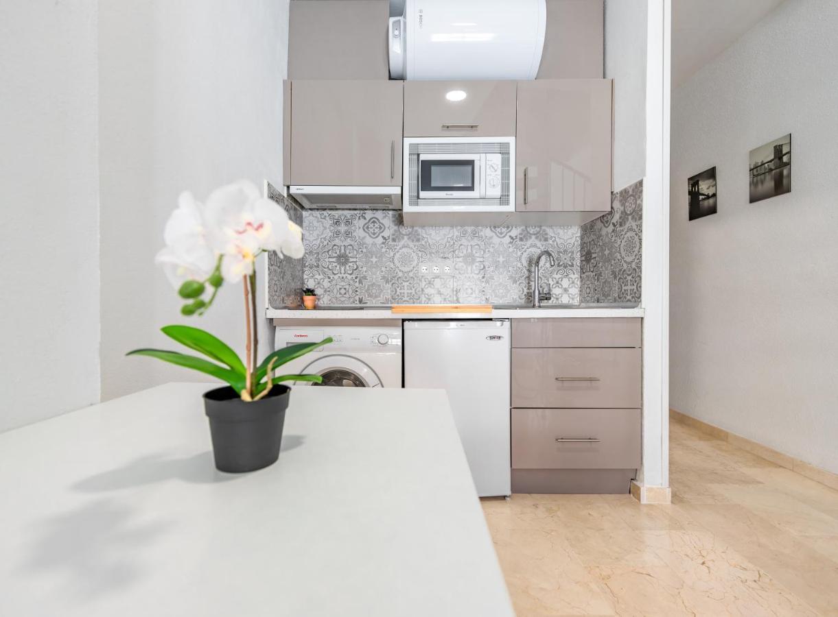 Private Rooftop & Elegant Studio - Center By Rems Apartment มาลากา ภายนอก รูปภาพ