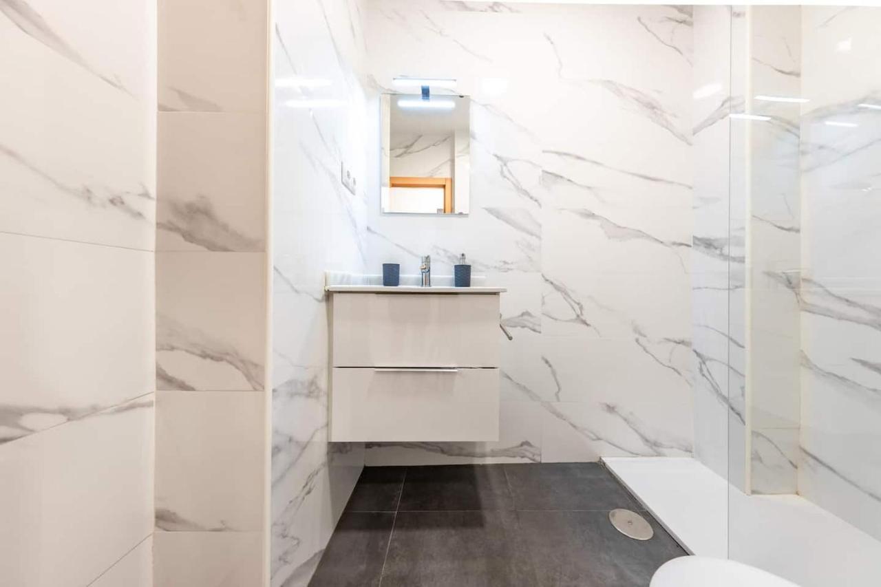 Private Rooftop & Elegant Studio - Center By Rems Apartment มาลากา ภายนอก รูปภาพ