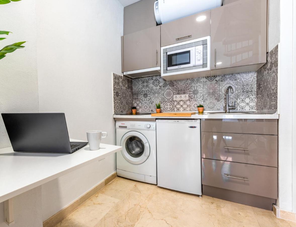 Private Rooftop & Elegant Studio - Center By Rems Apartment มาลากา ภายนอก รูปภาพ